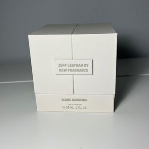 KKW Iconic Gardenia open box sprayed once